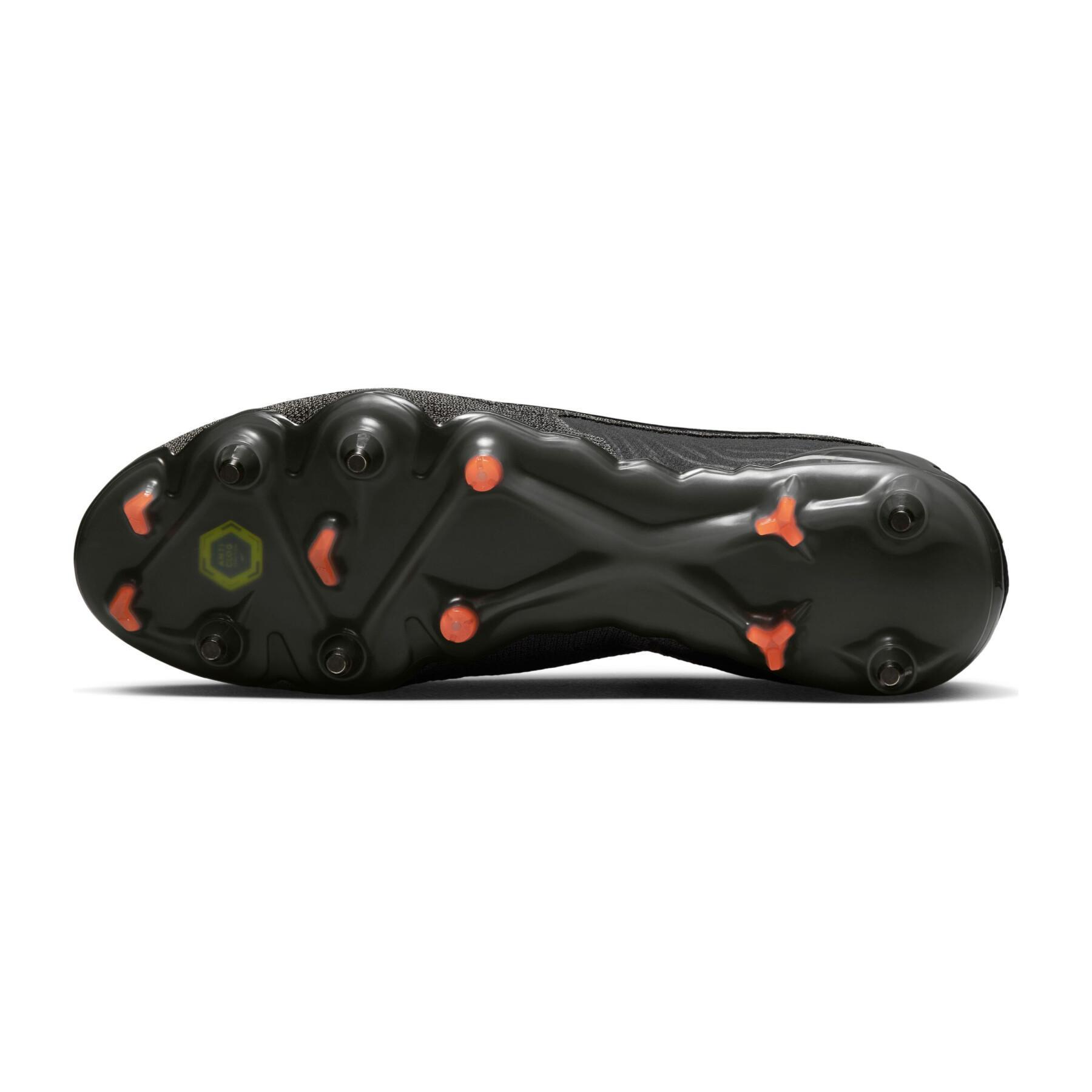 Soccer shoes Nike Grip Phantom GX Elite SG-Pro Anti-Clog Traction - Black Pack