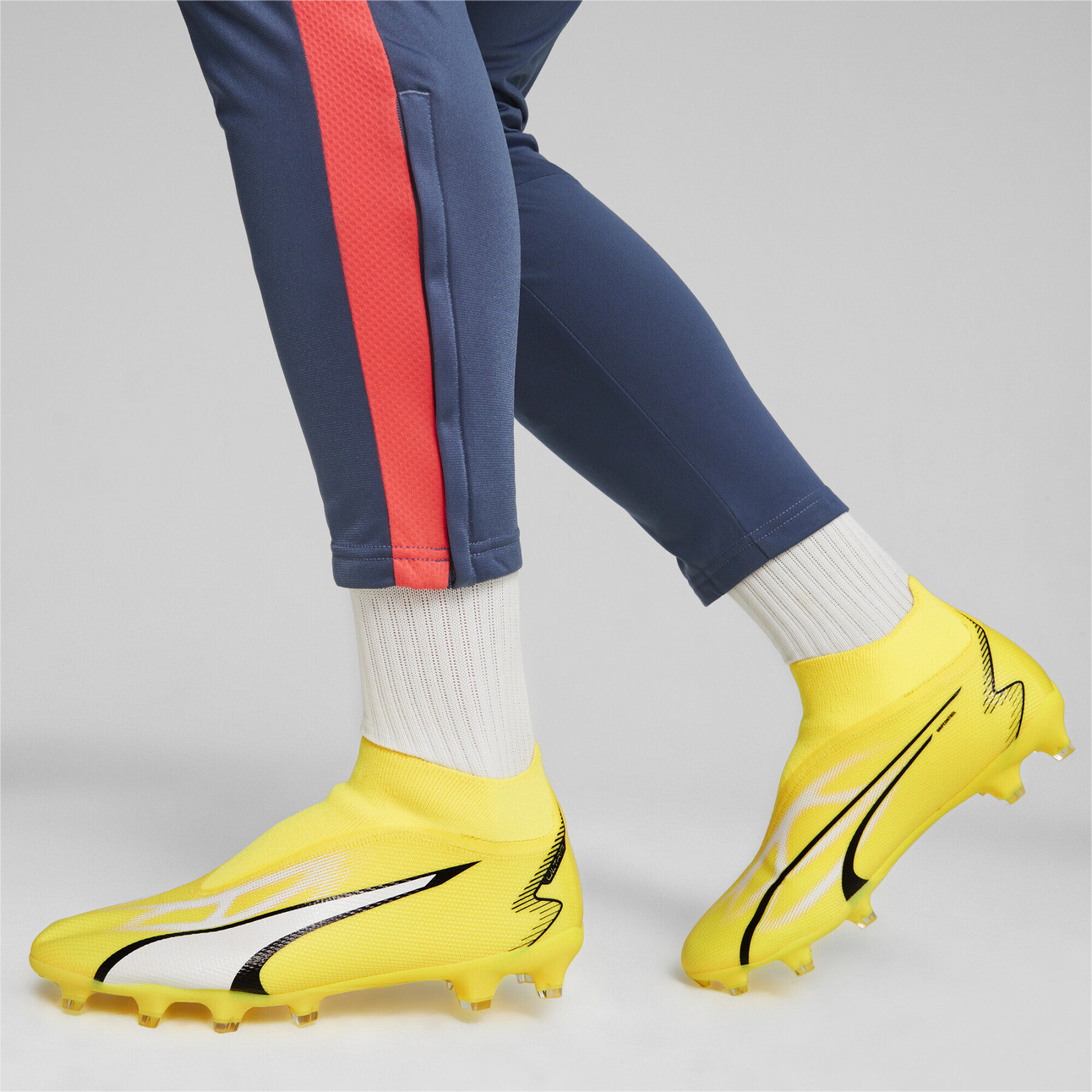 Soccer shoes Puma Ultra Match LL FG/AG - Voltage Pack